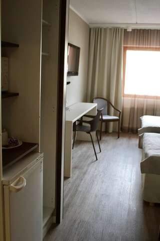 Отель Hotel Kauppi Тампере Стандартный двухместный номер с 2 отдельными кроватями-5